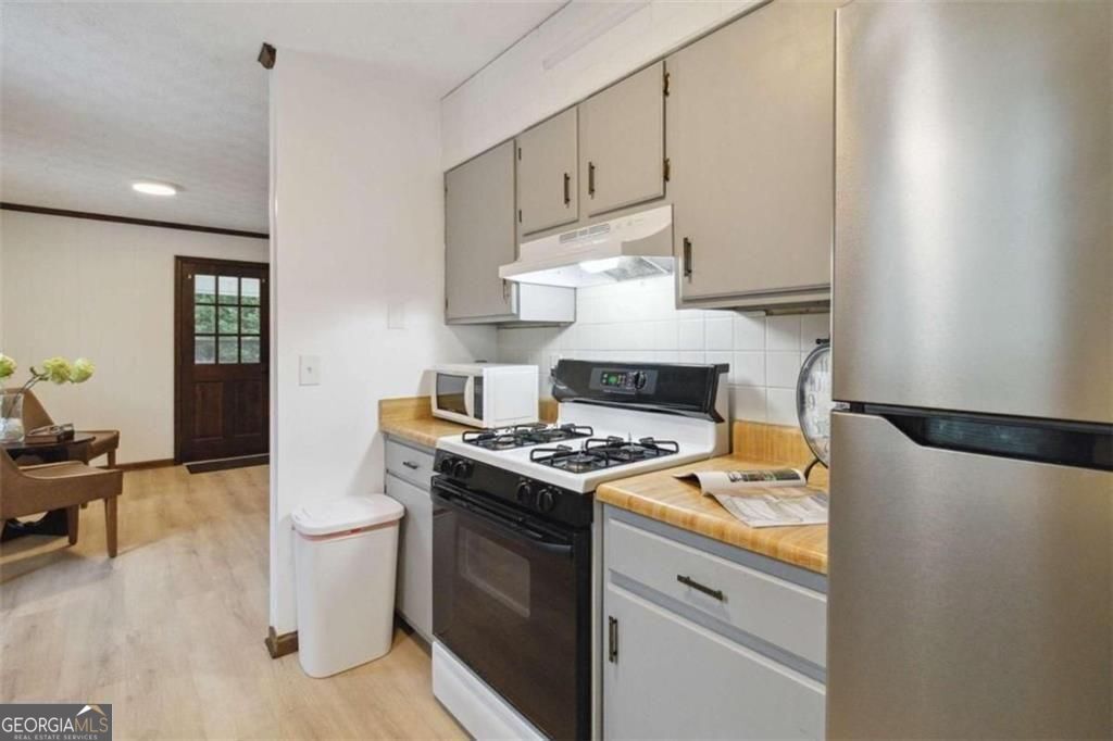 One plus acre in Milton! Purchase this ranch home that is located in c – image 8