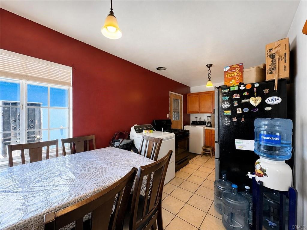 8617 8617 Ivy St, Los Angeles, California, 90002, USA, 5 Bedrooms Bedrooms, ,Residential,For Sale,8617 Ivy St,MB26135921