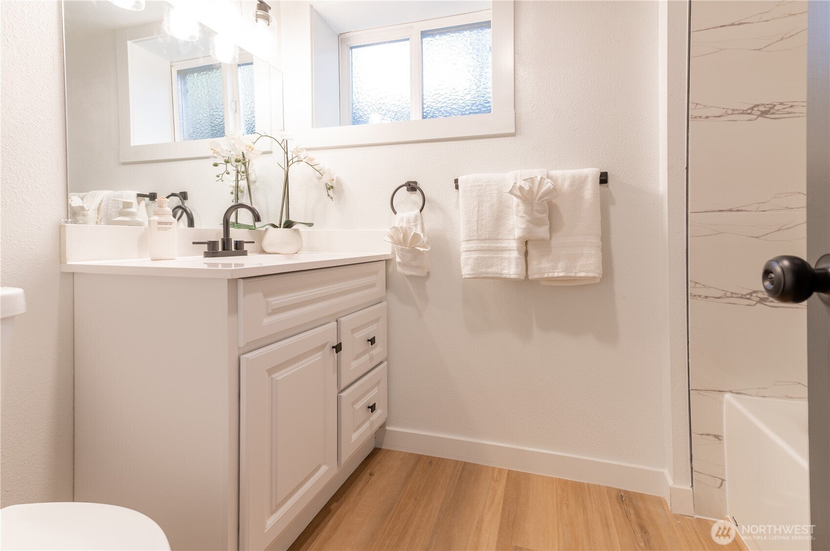 Price reduced!!! Fully remodeled in-town Snohomish with rare daylight – image 17