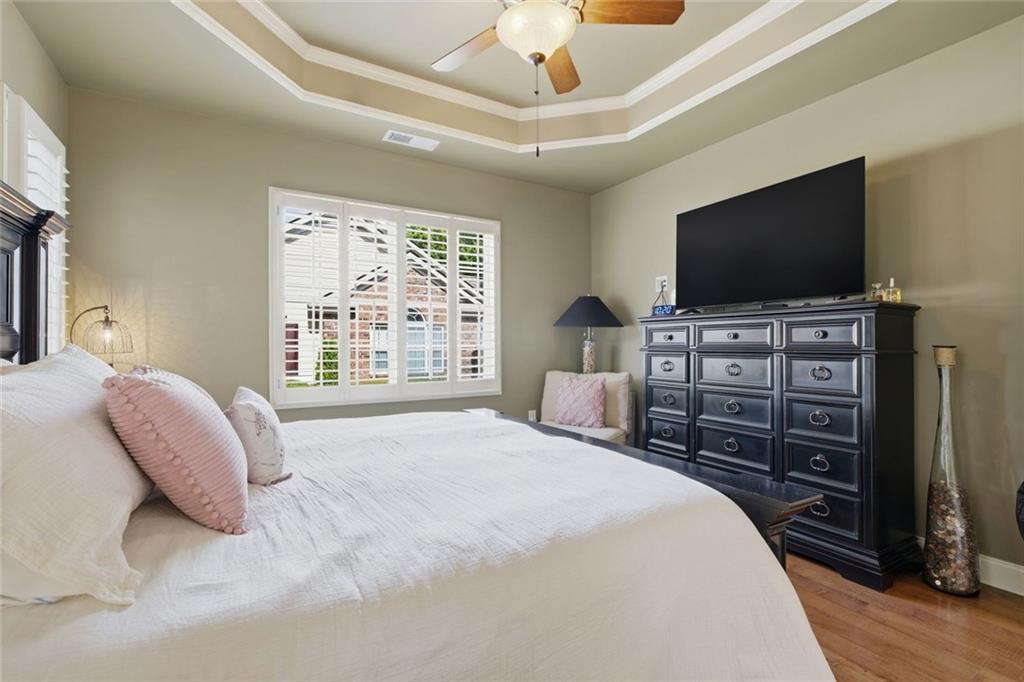 Welcome to this lovely home in the highly sought-after Orchards of Bra – image 22
