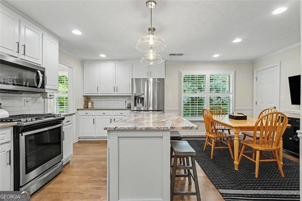 Welcome to this stunning home in beautiful Grayson, Georgia. Professio – image 20