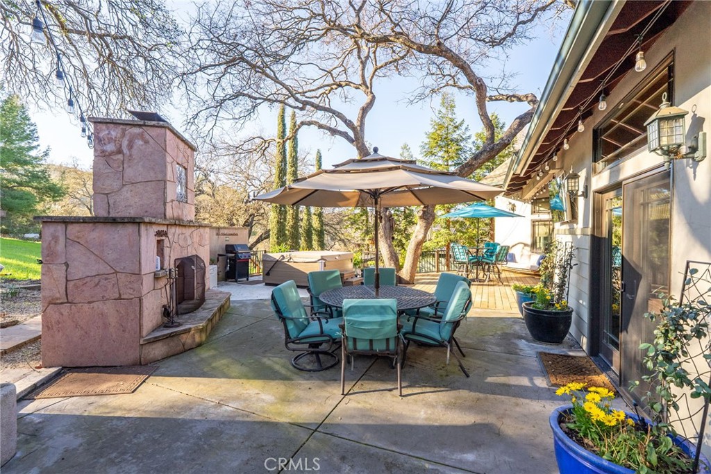 Located on the desirable West Side of Paso Robles, this custom-built 2 – image 36