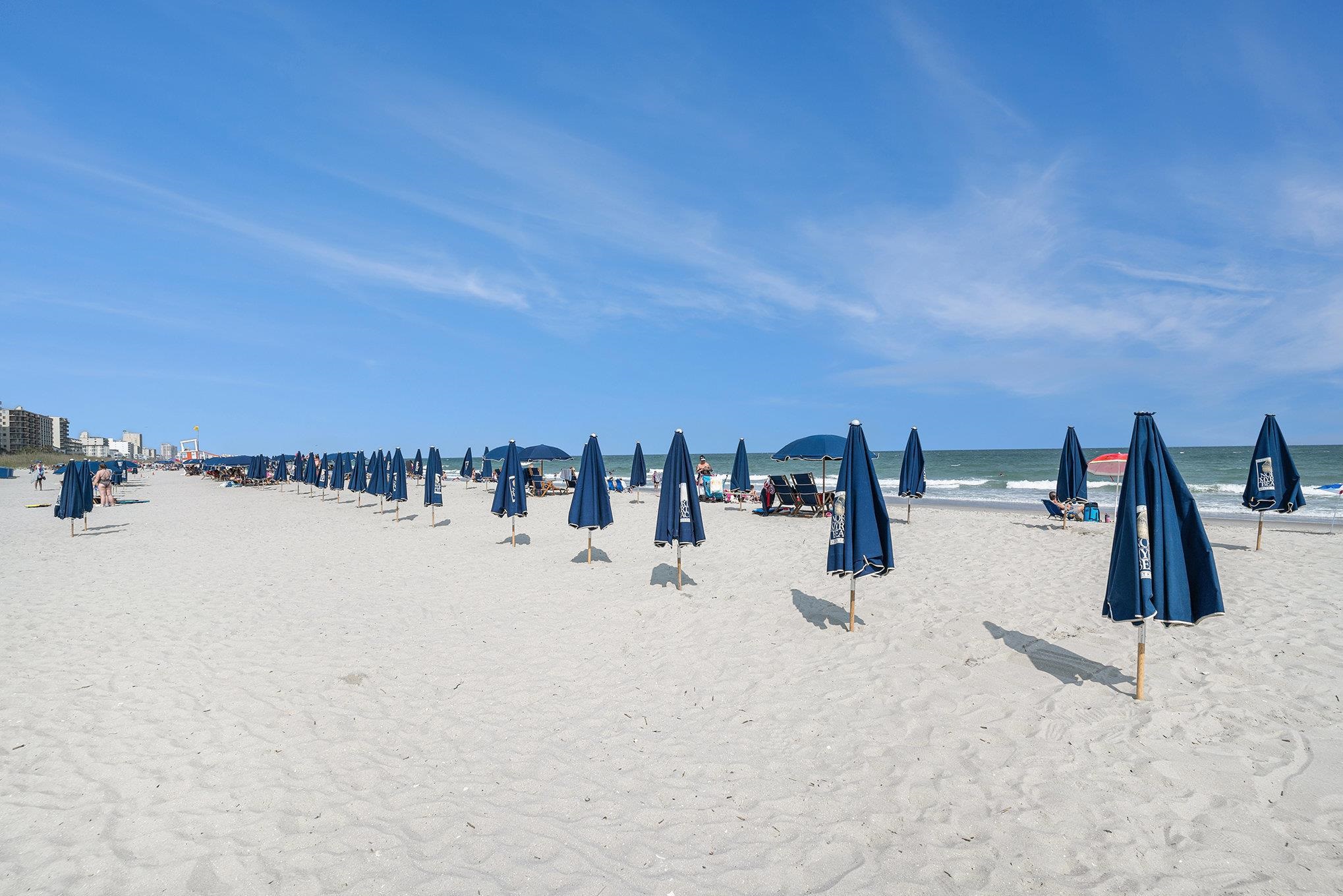 Experience upscale oceanfront living in this impeccably maintained 1-b – image 33