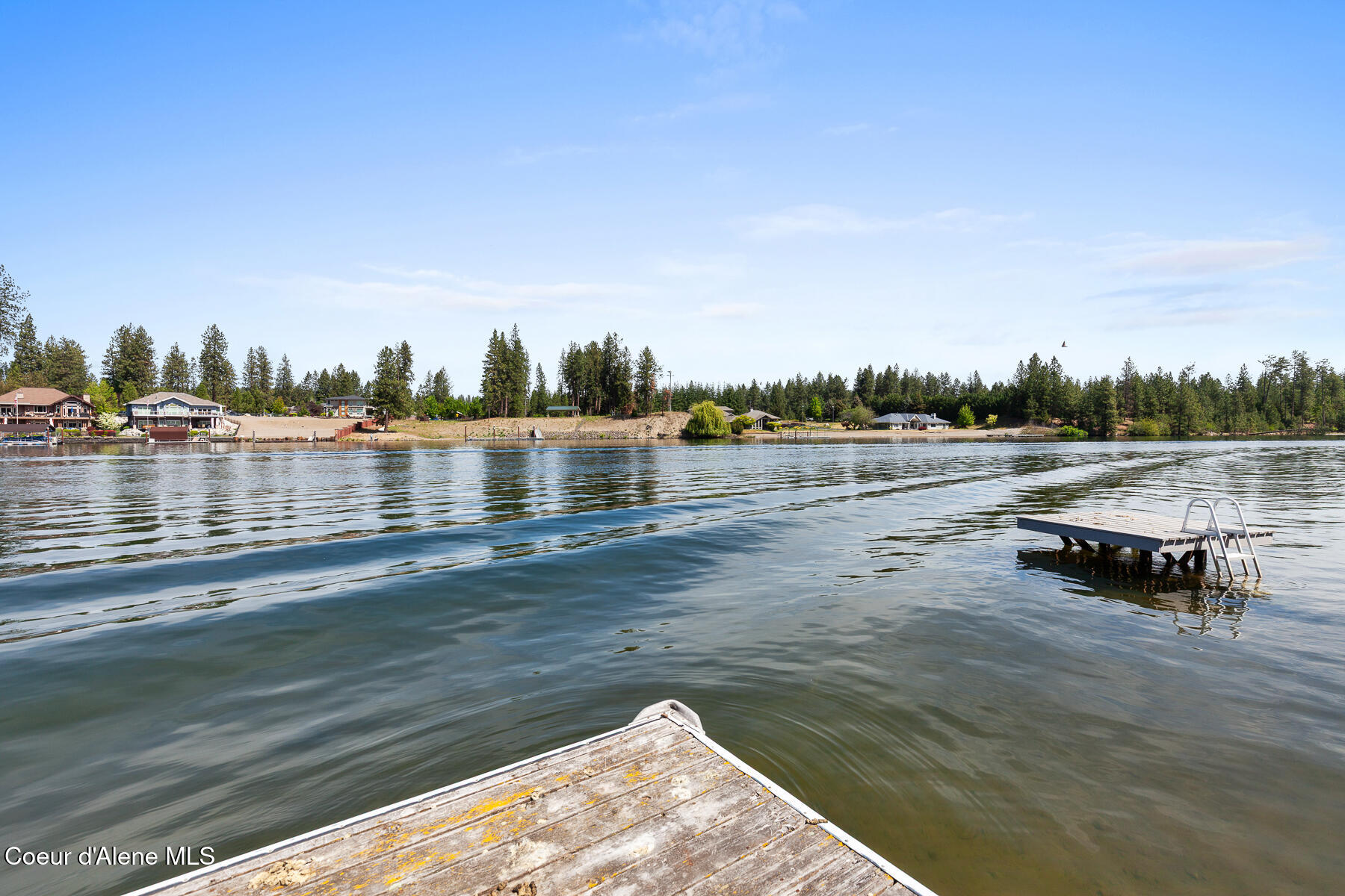Tucked away on desirable Harbor Island, this charming Spokane River re – image 4