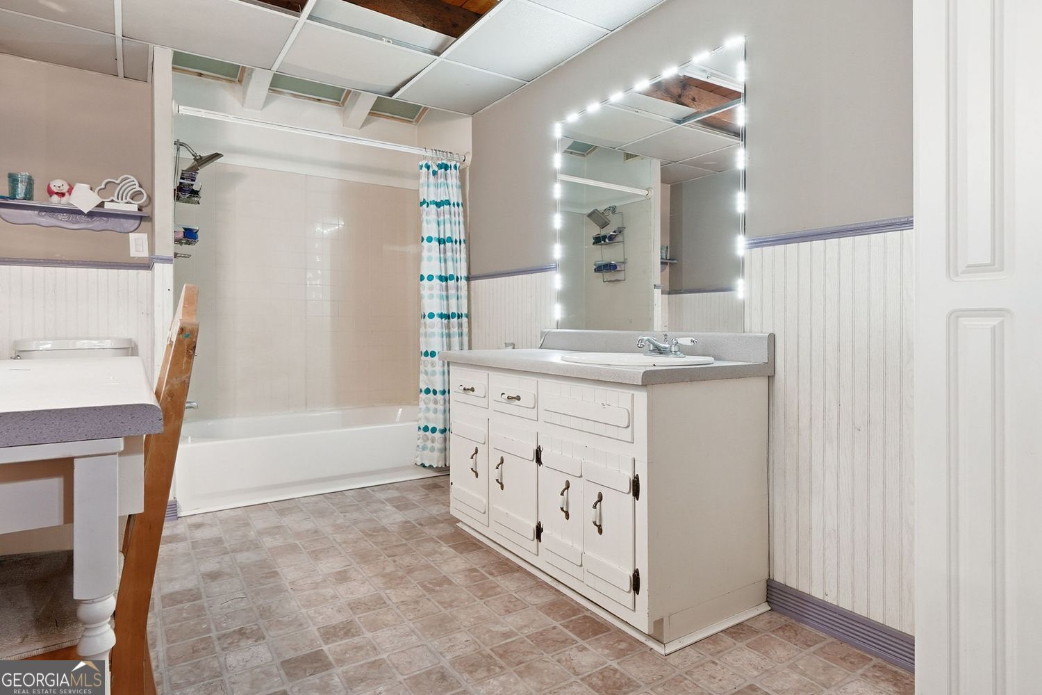 Escape to the perfect blend of privacy, functionality, and North Georg – image 30