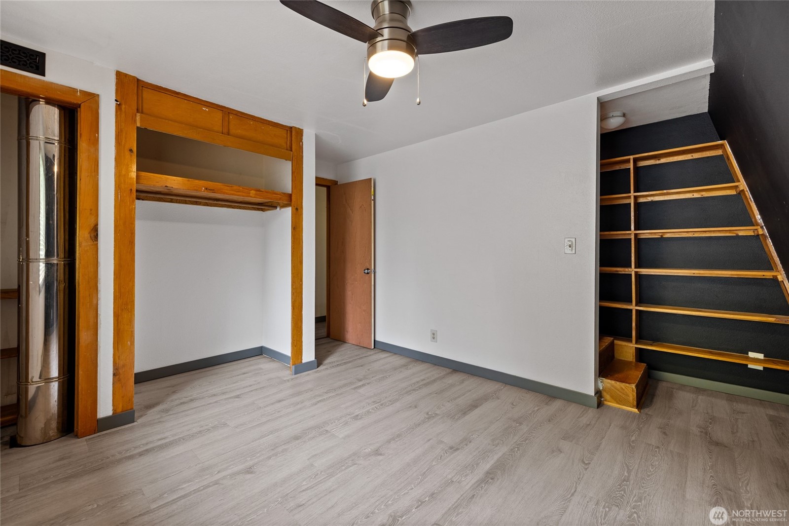 Rare opportunity to enjoy space, flexibility, and income potential on – image 23