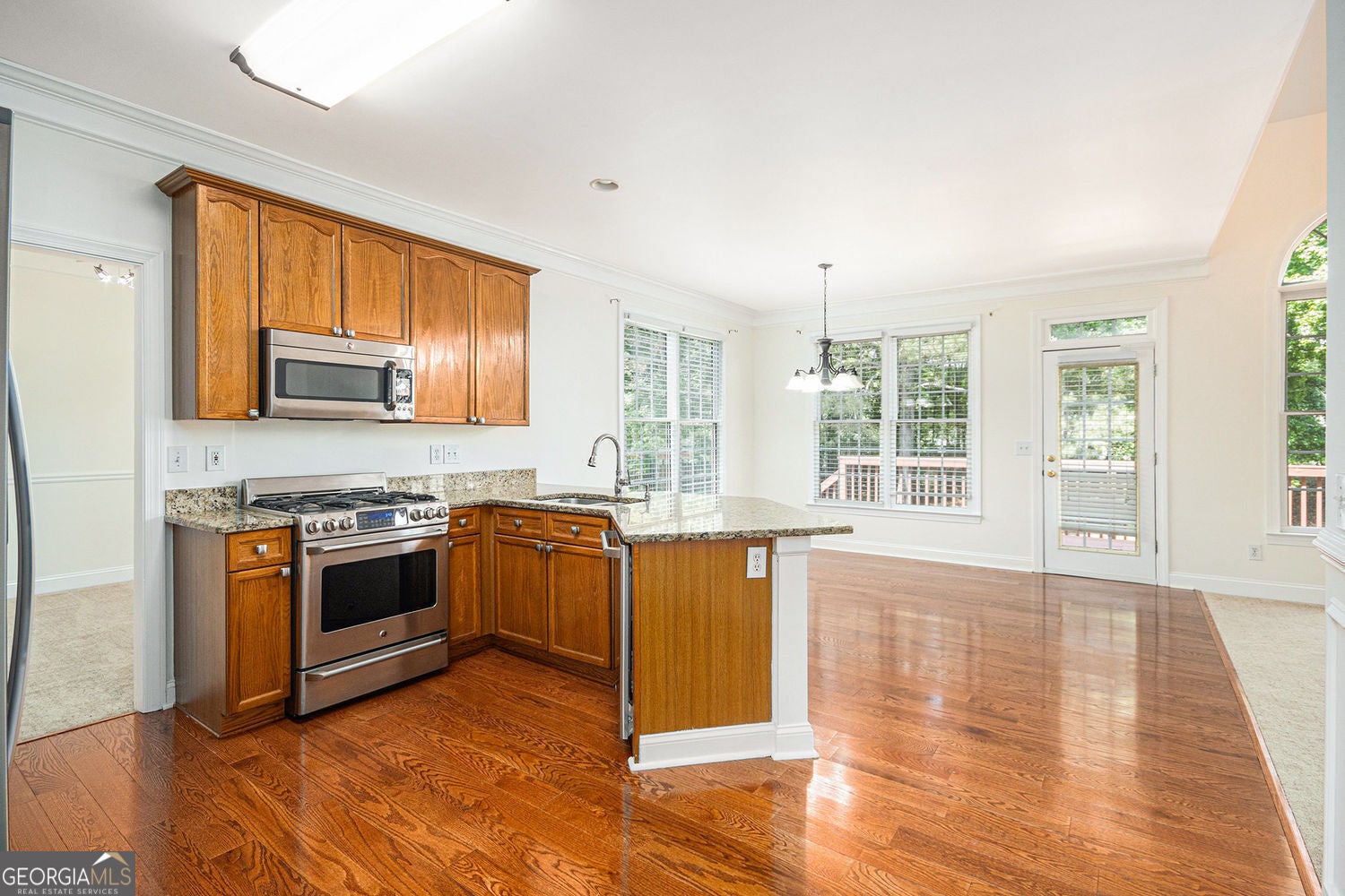 Fully finished basement with refined lakefront living in this beautifu – image 34