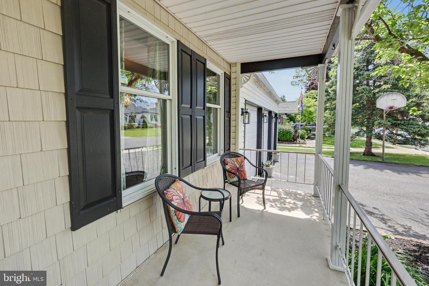Located in the Ridley school district, dont wait to see this spacious, – image 5