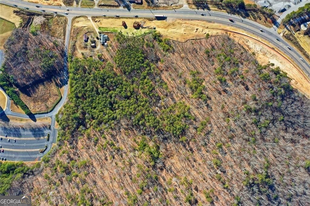 A mountain retreat in the heart of Forsyth. This extraordinary 6+ acre – image 24