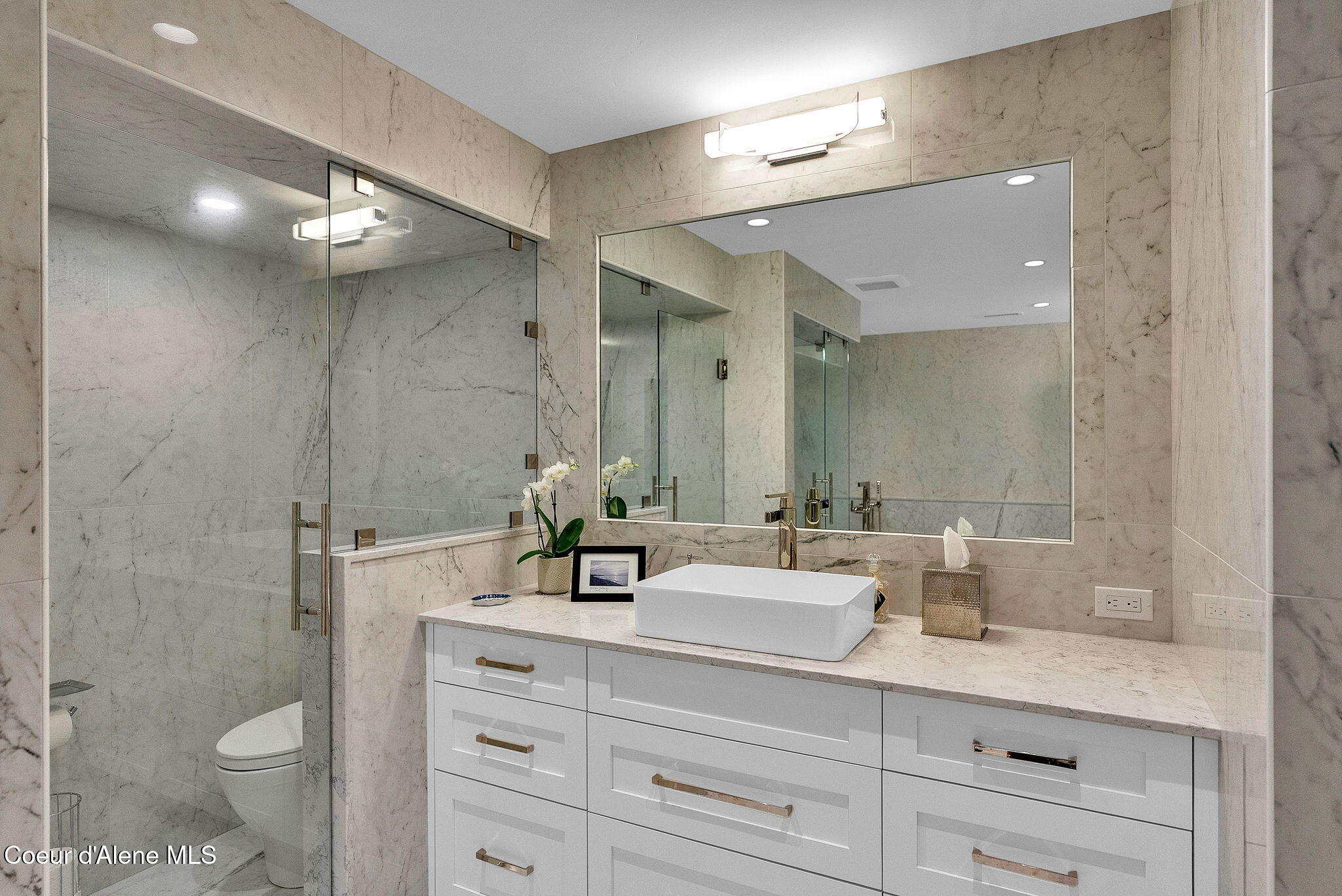 Lake front property with completely reimagined home, finished in 2024 – image 39