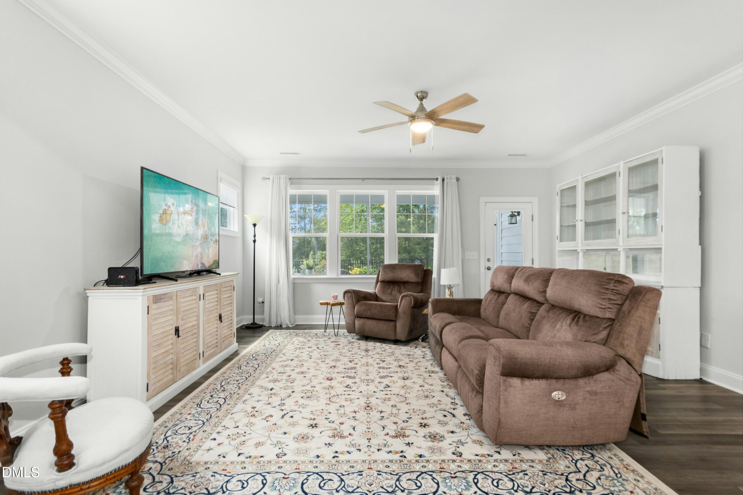 Welcome to 813 Precipice Way. This move-in ready 4-bedroom, 3-bathroom – image 9