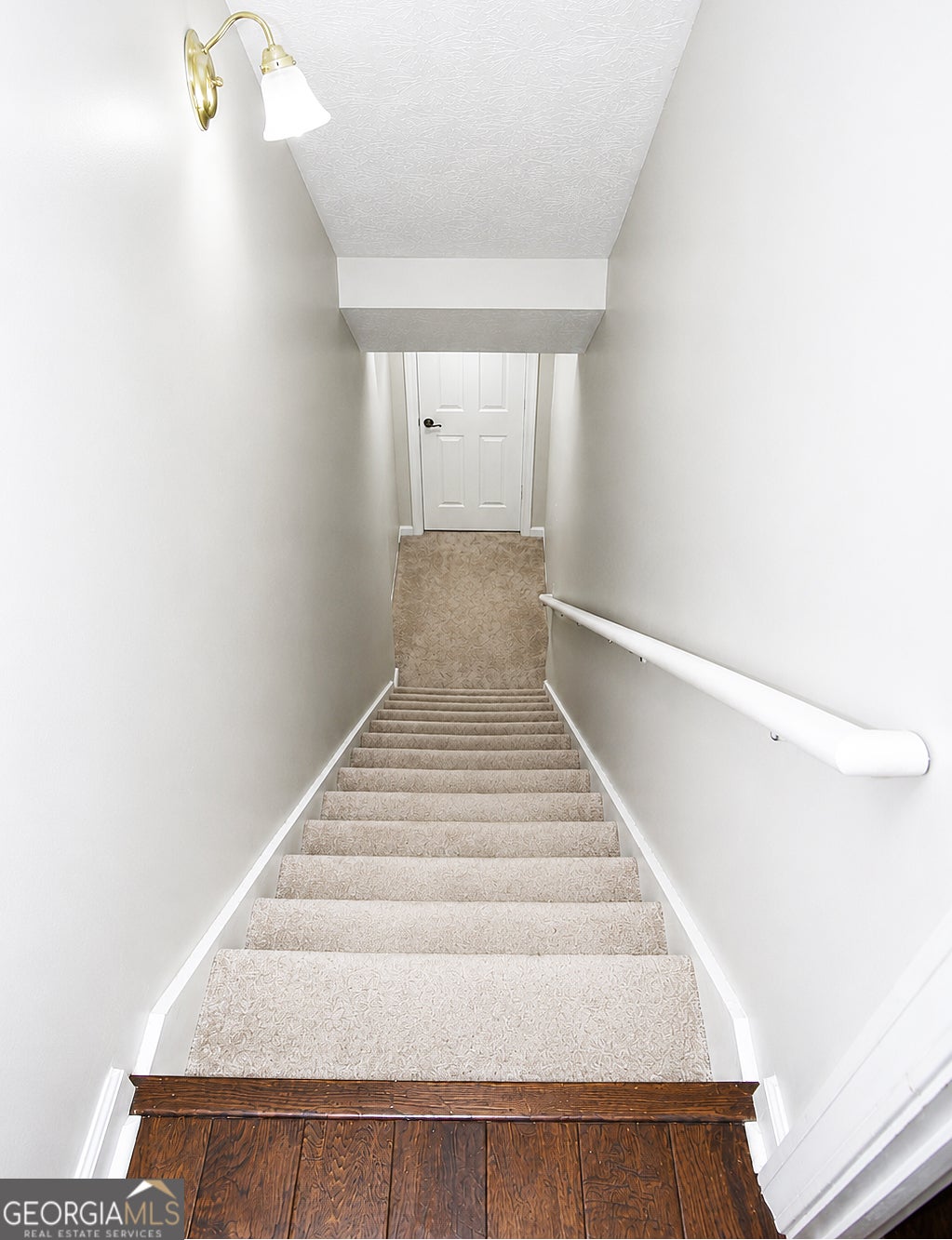Home is Occupied - Please do not disturb the owners. Welcome to this s – image 36