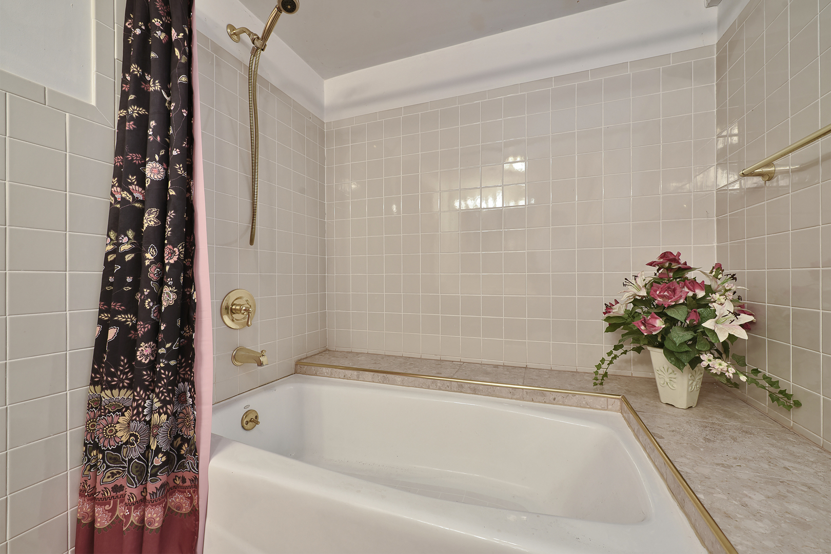 190 190 Betty Drive, Inverness, Illinois, 60010, USA, 5 Bedrooms Bedrooms, ,4 BathroomsBathrooms,Residential,For Sale,190 Betty Drive,12674631