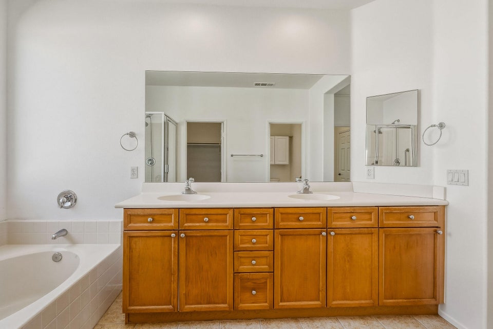 Exceptional opportunity to own a spacious 4 bedroom, 3 bath residence – image 36