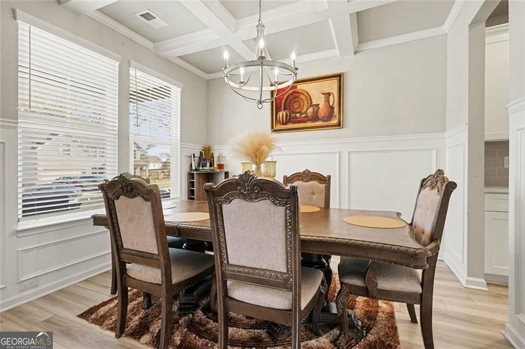 Beautiful home in the sought after Calcutta community! This spacious R – image 5