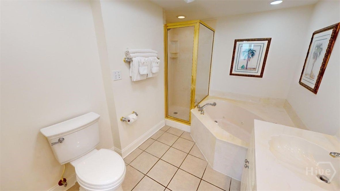 OCEAN FRONT condo - 3rd Floor - What an amazing view. Located on the t – image 14