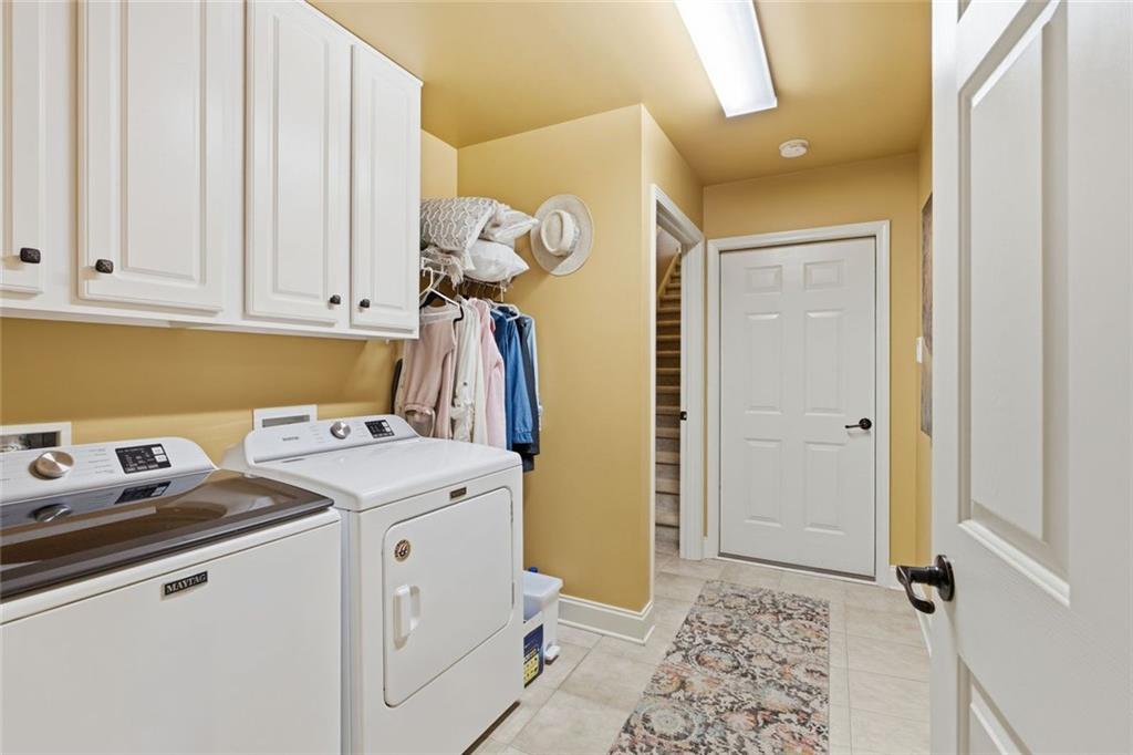 Welcome to this lovely home in the highly sought-after Orchards of Bra – image 20