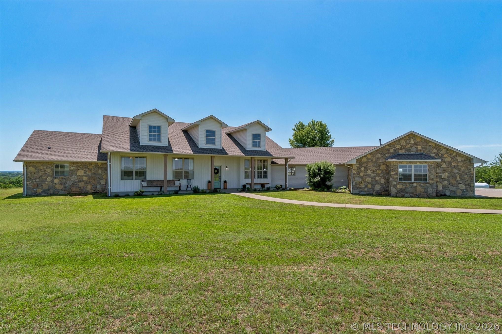 Country Luxury at Its Finest! Nestled on 18 breathtaking acres with pa – image 1