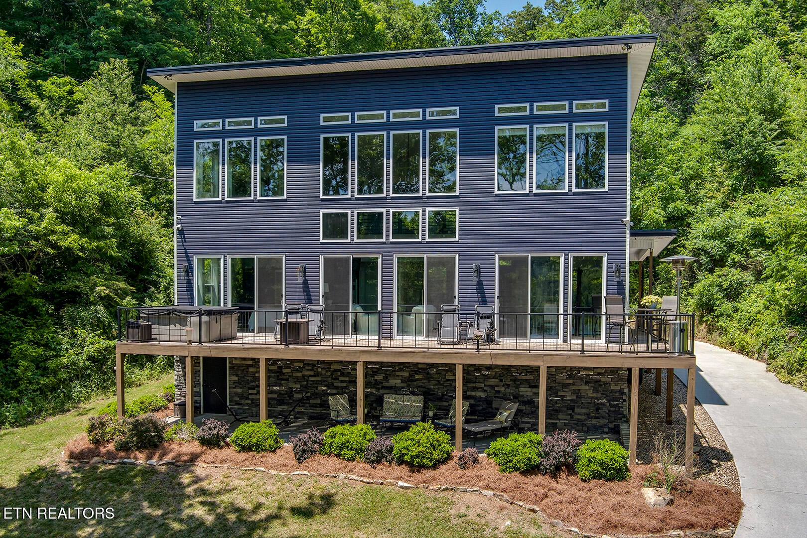 880 880 Skyline Drive, Harriman, Tennessee, 37748, USA, 3 Bedrooms Bedrooms, ,4 BathroomsBathrooms,Residential,For Sale,880 Skyline Drive,6c9e6ce5-d78a-4ae4-a55c-fa9f55