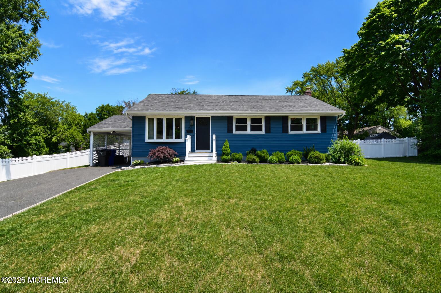 Dont miss this charming home situated on an oversized 145 x 147 lot in – image 1