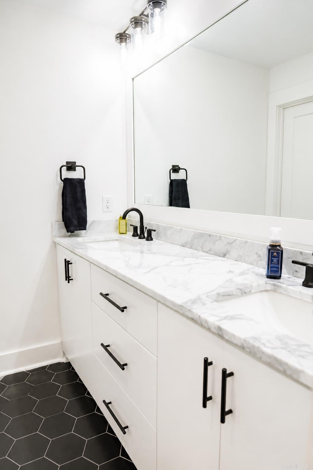 7800 7800 South Shoreline Blvd, Benton, Arkansas, 72019, USA, 3 Bedrooms Bedrooms, ,3 BathroomsBathrooms,Residential,For Sale,7800 South Shoreline Blvd,26019893