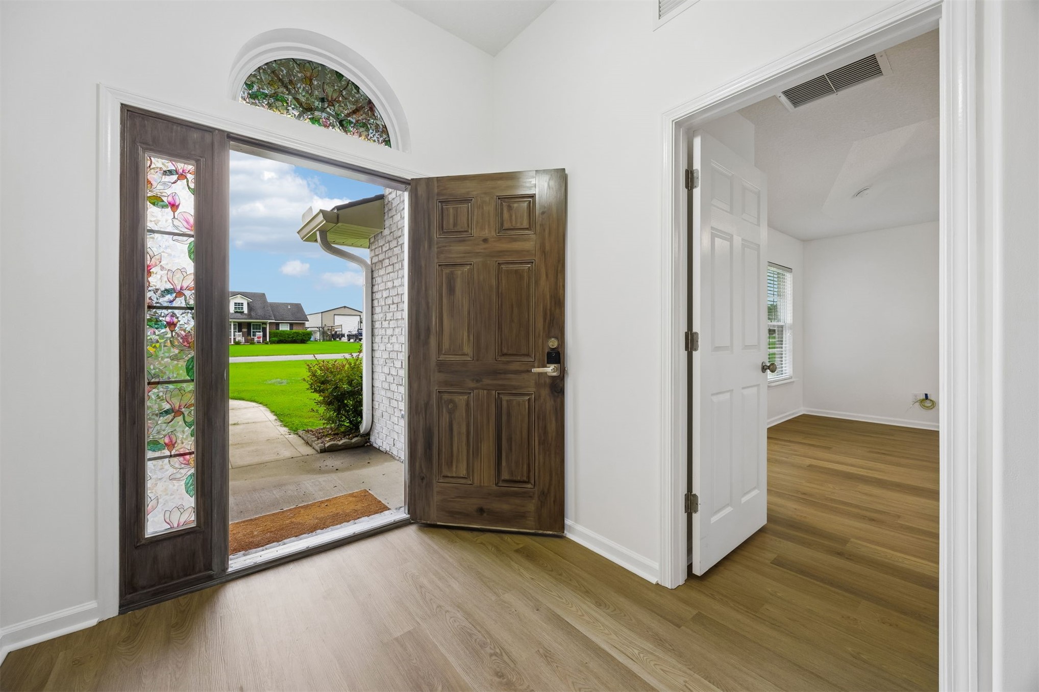 Tired of choosing between a backyard and a commute? At 54079 Amblerwoo – image 10