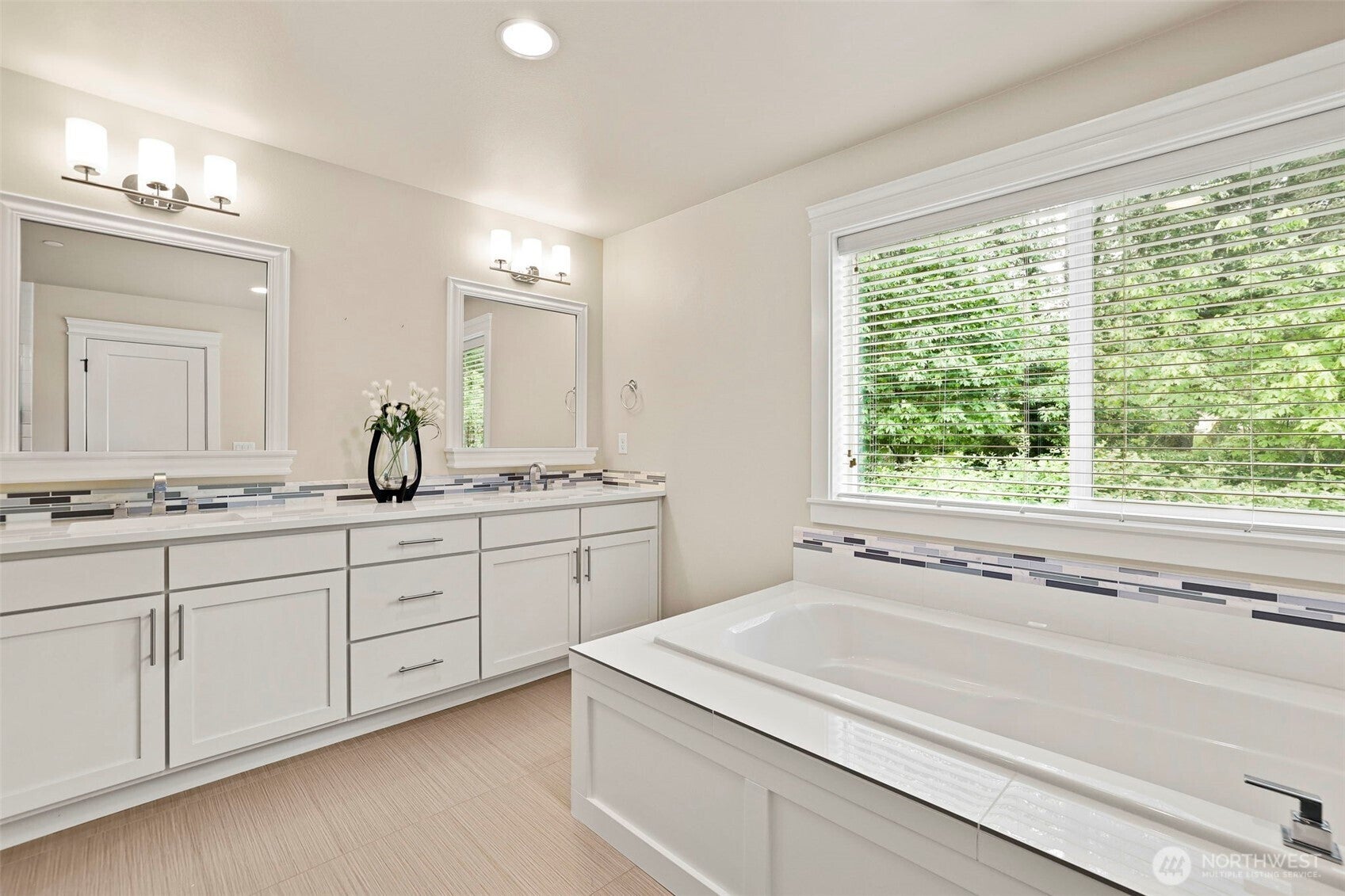 Welcome to this beautifully designed Sagebrook Lane home in Bothell Ca – image 19