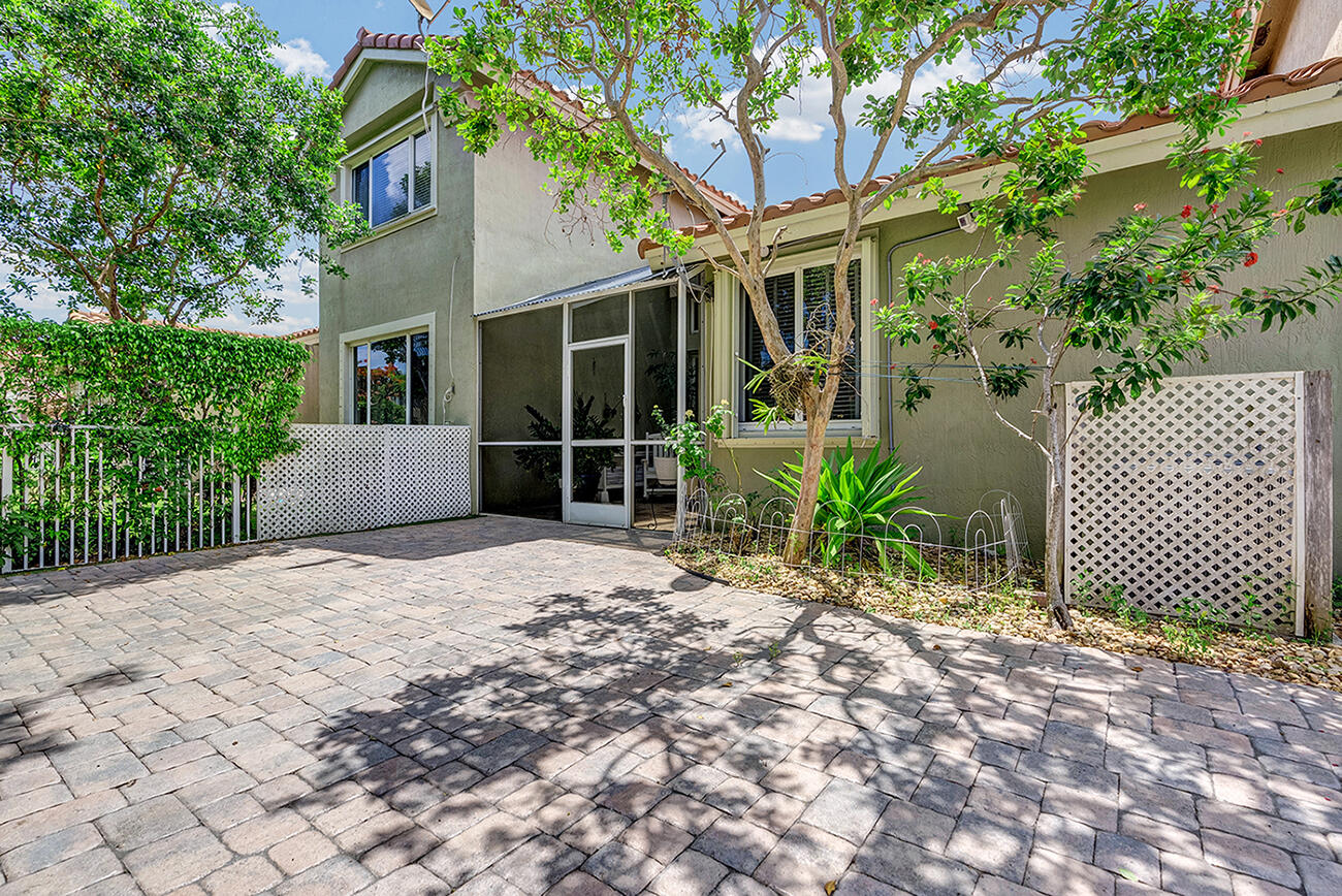 Welcome to Heron Bay, a beautiful and desirable gated community offeri – image 29