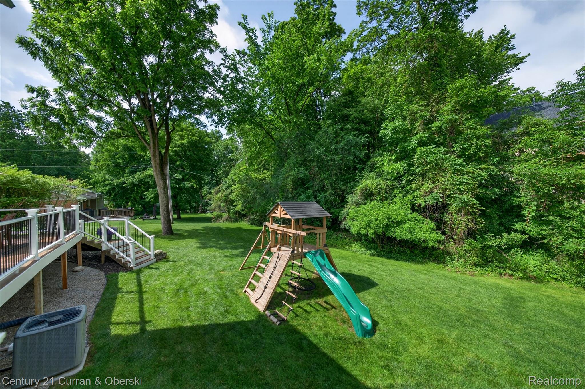 Welcome to 30999 Sudbury Street in Farmington Hills. This beautifully – image 62