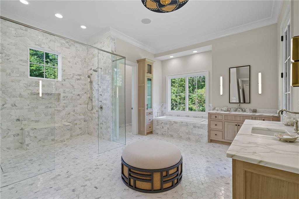 Beautiful Custom Home on gorgeous estate lot in exclusive Milton. This – image 26