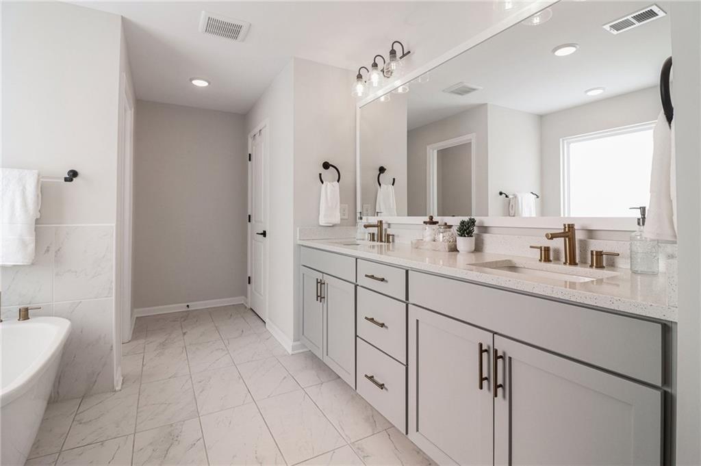 Welcome to luxury living in the heart of West Forsyth, where designer – image 35