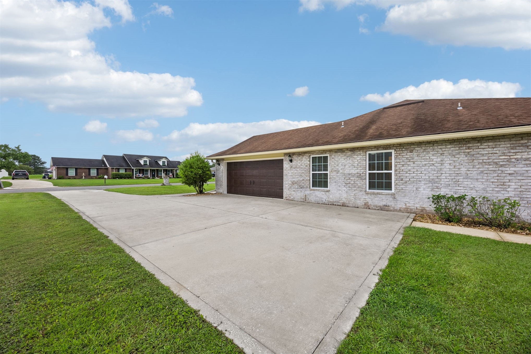Tired of choosing between a backyard and a commute? At 54079 Amblerwoo – image 50