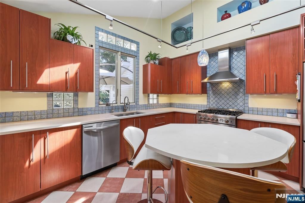 29-07 Fair Lawn Avenue, Fair Lawn, New Jersey, 07410, USA, 4 Bedrooms Bedrooms, ,4 BathroomsBathrooms,Residential,For Sale,29-07 Fair Lawn Avenue,26016016