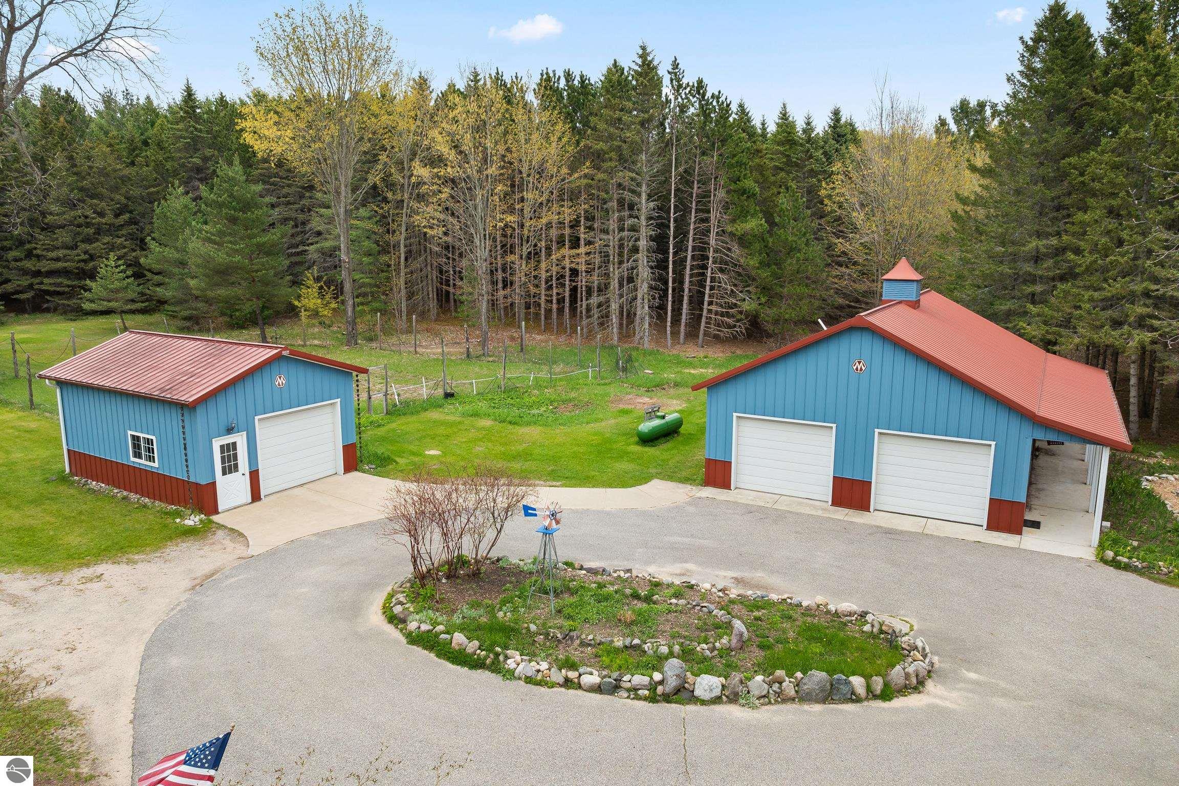 This 3-bedroom, 2.5-bath farmhouse offers a property designed for coun – image 6