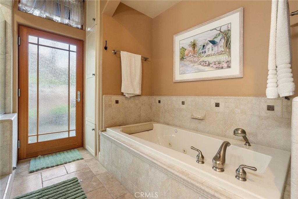 Located on the desirable West Side of Paso Robles, this custom-built 2 – image 22