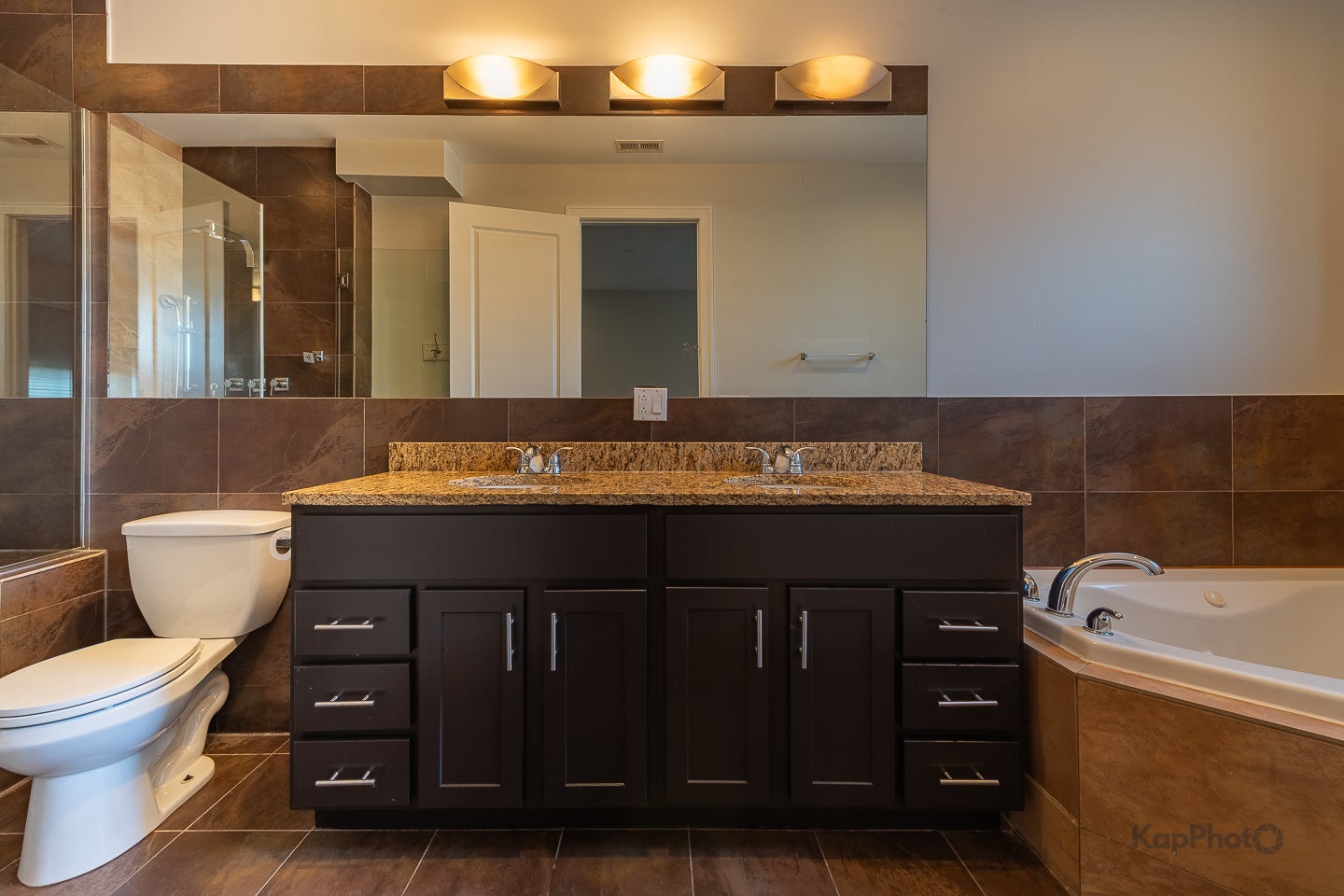 3839 3839 N Ashland Avenue #2, Chicago, Illinois, 60613, USA, 3 Bedrooms Bedrooms, ,2 BathroomsBathrooms,Residential,For Sale,3839 N Ashland Avenue #2,8c2415d9-76d4-4b30-9d1f-86ef71