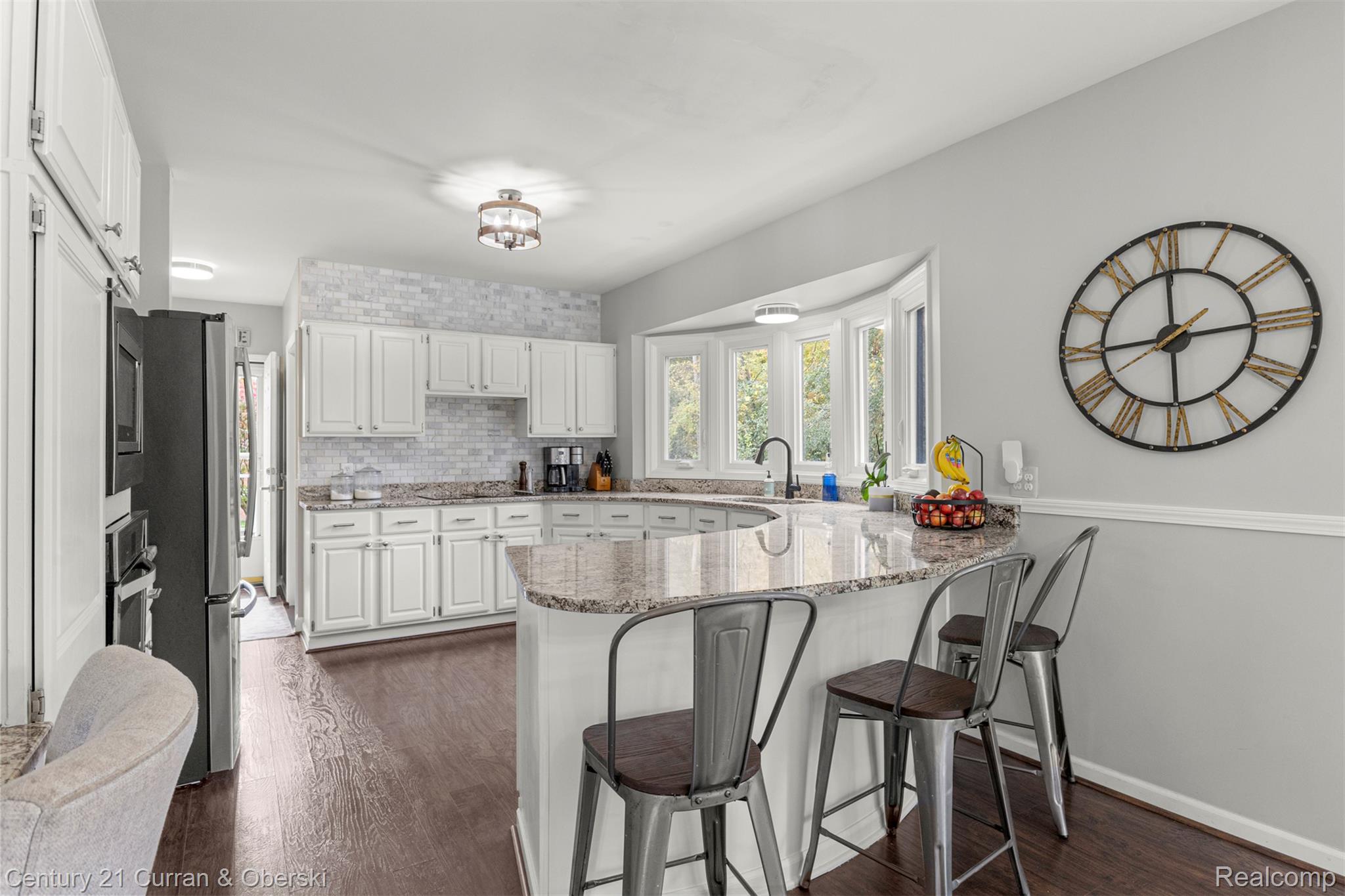 Welcome to 30999 Sudbury Street in Farmington Hills. This beautifully – image 18