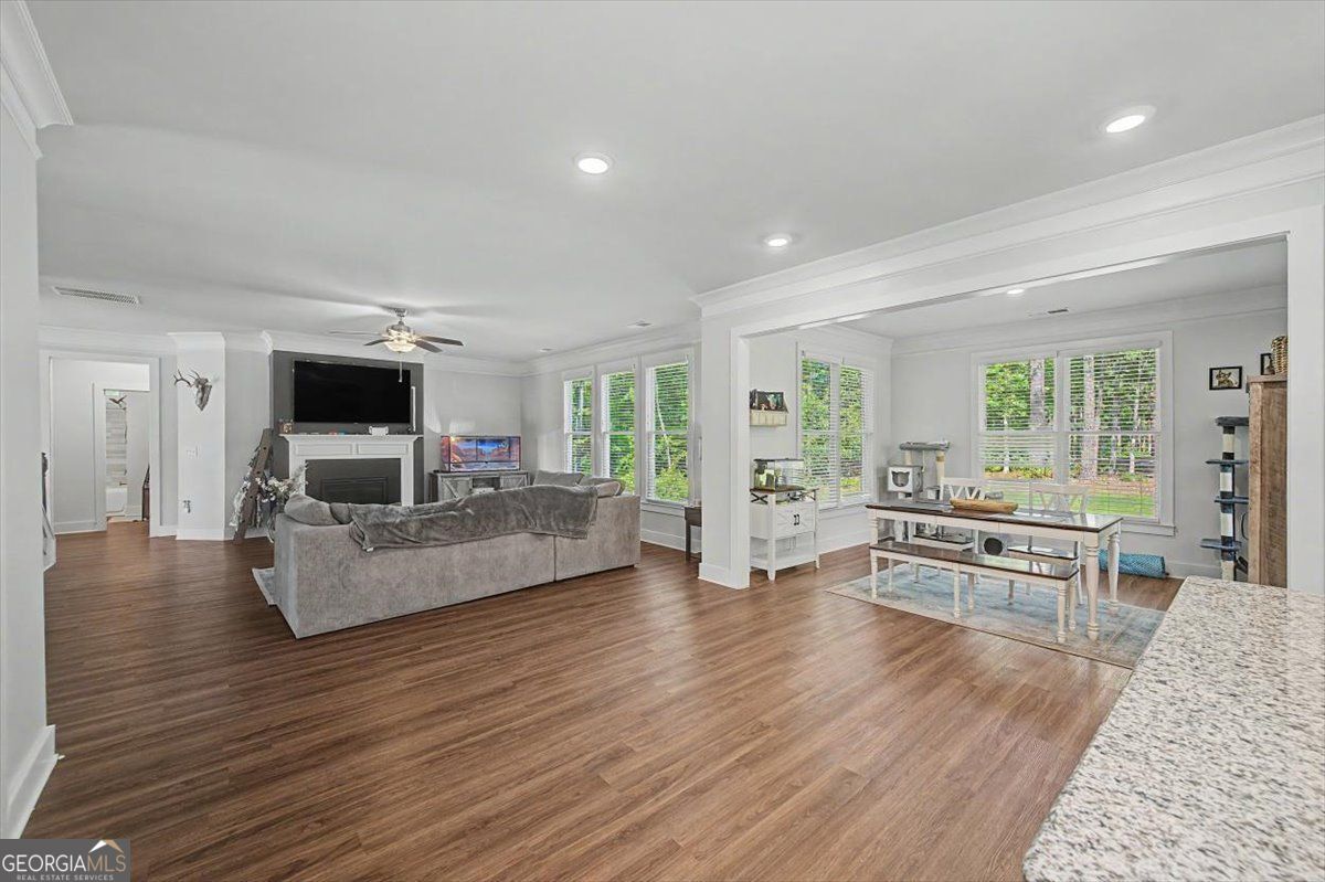 GOLF COURSE LIVING ANYONE??!! Experience luxury golf course living at – image 12