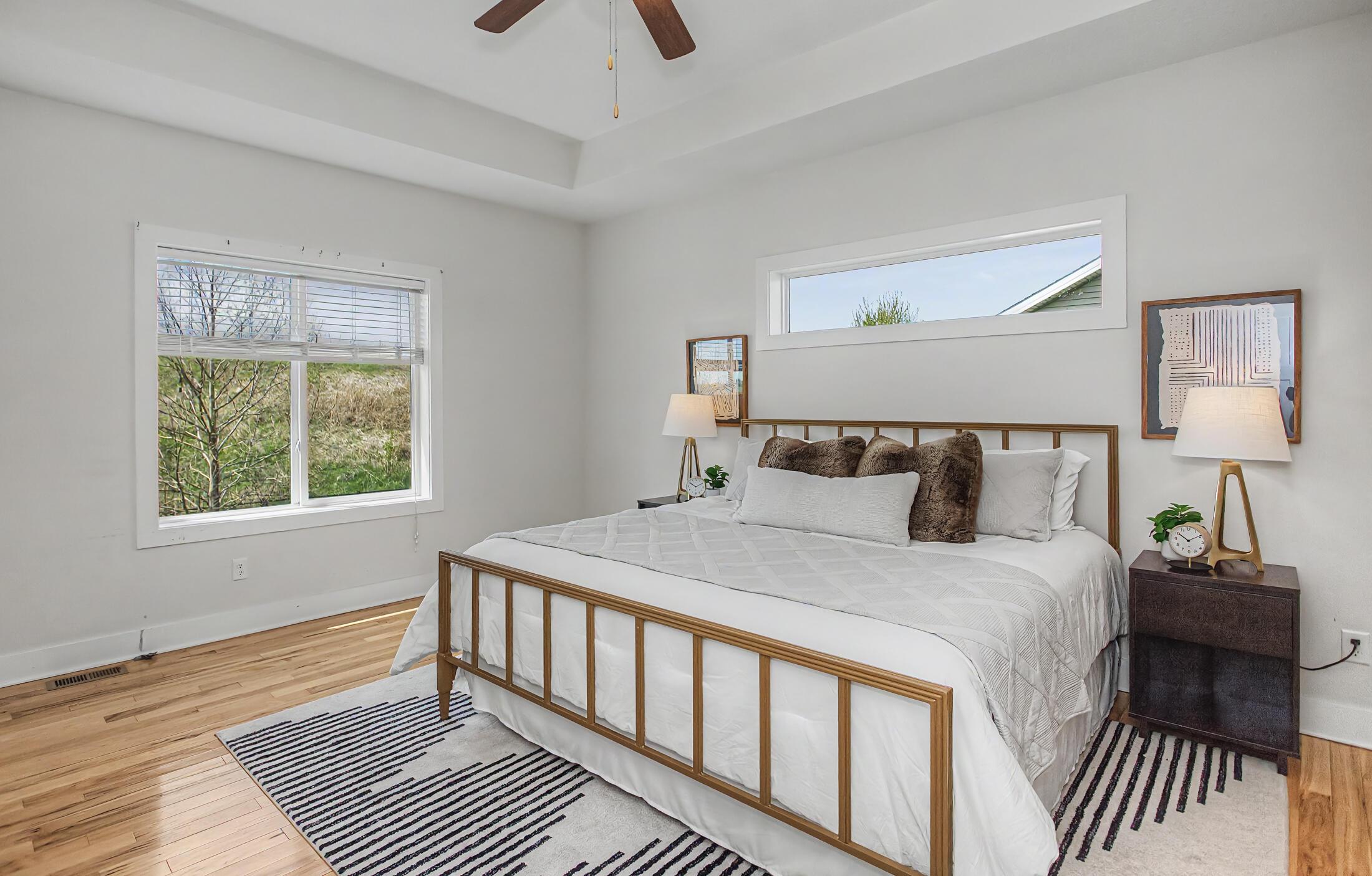 Beautifully crafted 1-story walk-out home in the highly desirable Sout – image 17