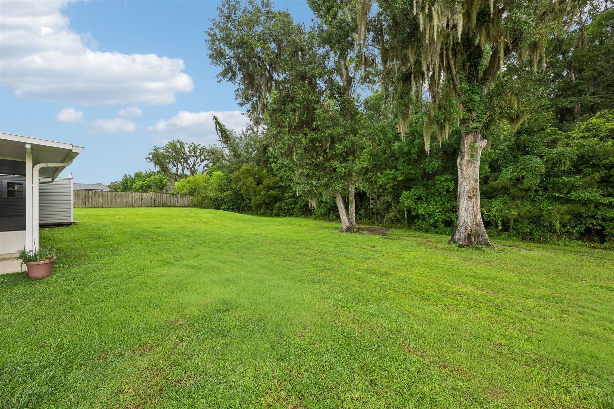 Tired of choosing between a backyard and a commute? At 54079 Amblerwoo – image 54