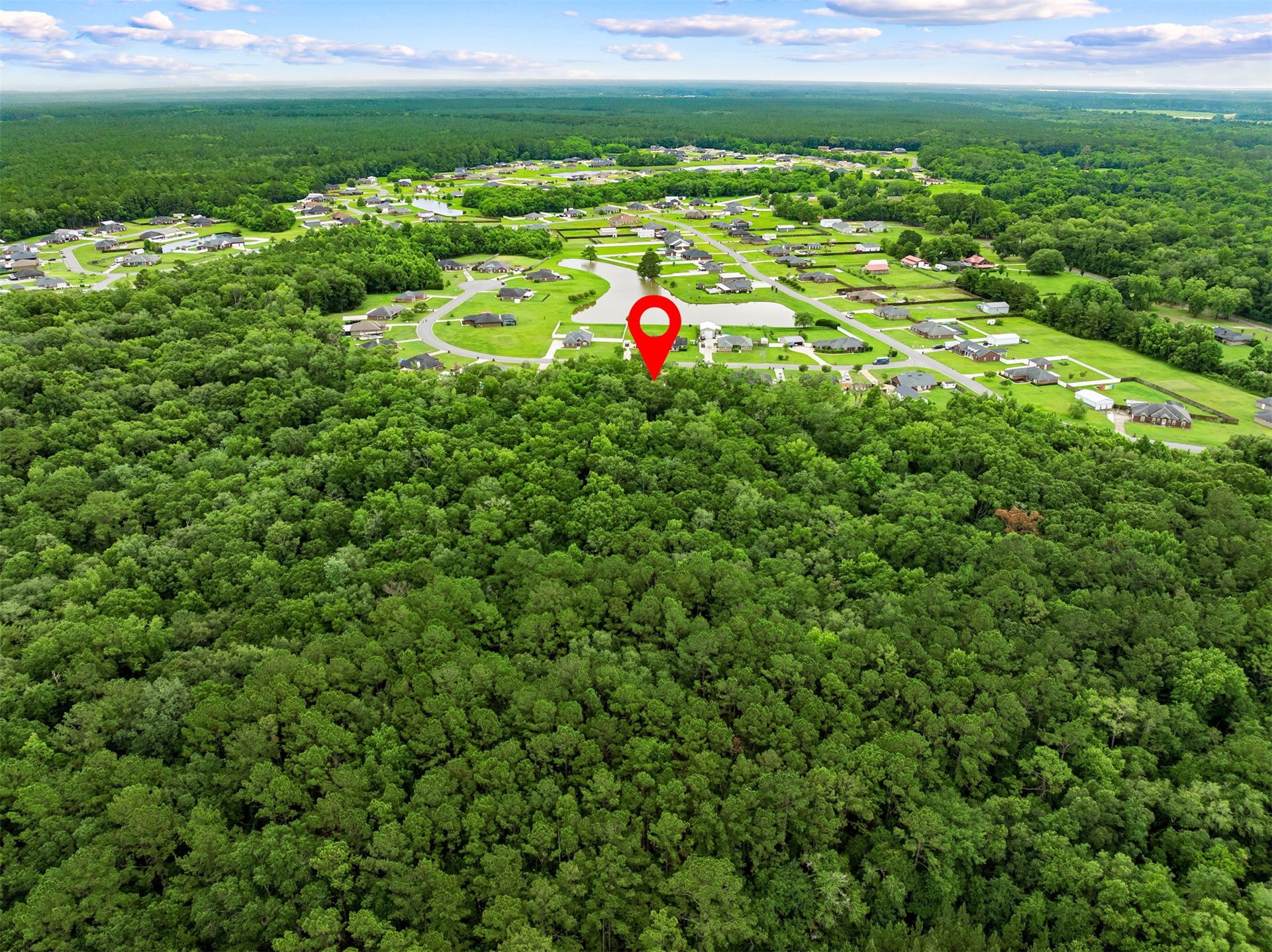 Tired of choosing between a backyard and a commute? At 54079 Amblerwoo – image 60