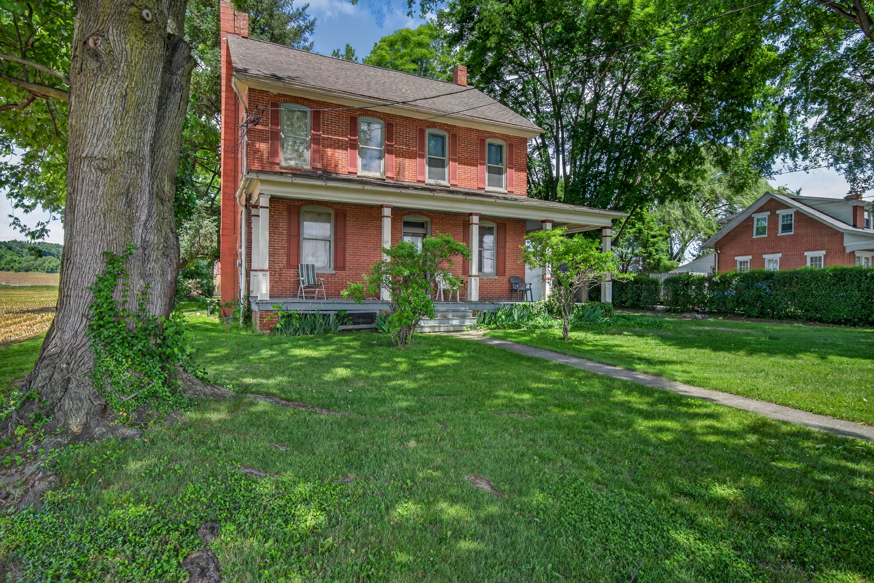 Endless possibilities await at 4023 Minute Drive! This unique and beau – image 2