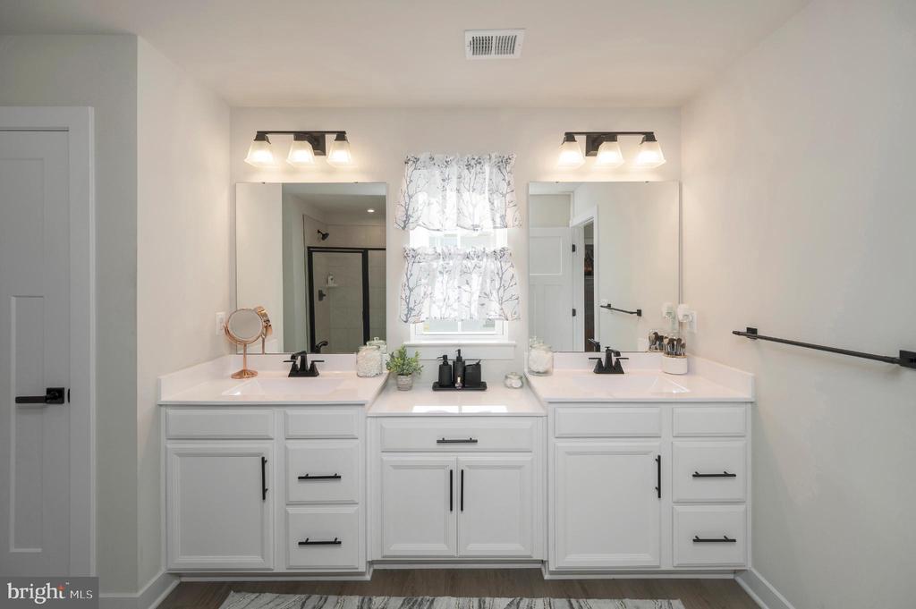 5432 5432 Holley Oak Lane, Fredericksburg, Virginia, 22407, USA, 4 Bedrooms Bedrooms, ,4 BathroomsBathrooms,Residential,For Sale,5432 Holley Oak Lane,VASP2038896