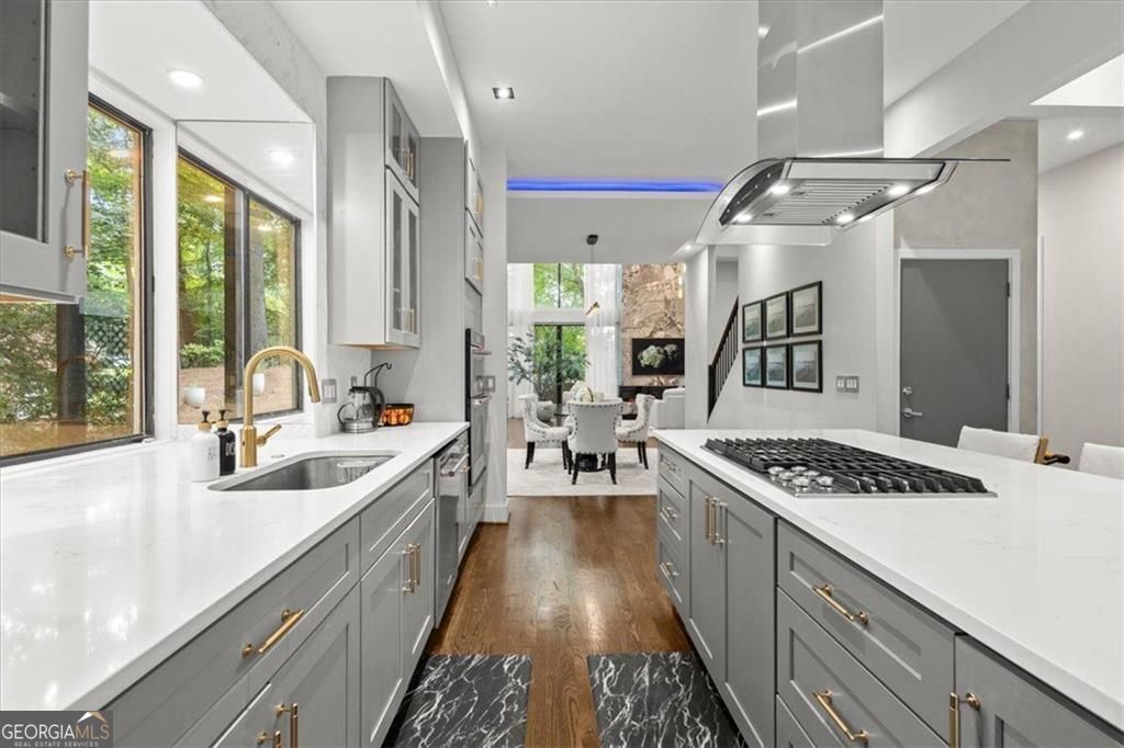 Gracious proportions and well-defined living spaces offer the perfect – image 17