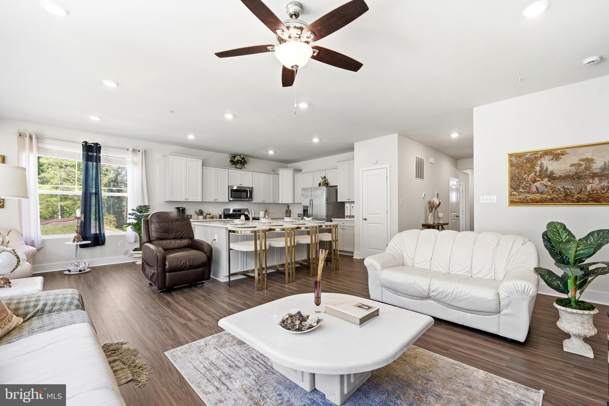 HOME SWEET HOME! Like new beauty situated on a corner lot, in sought – image 23