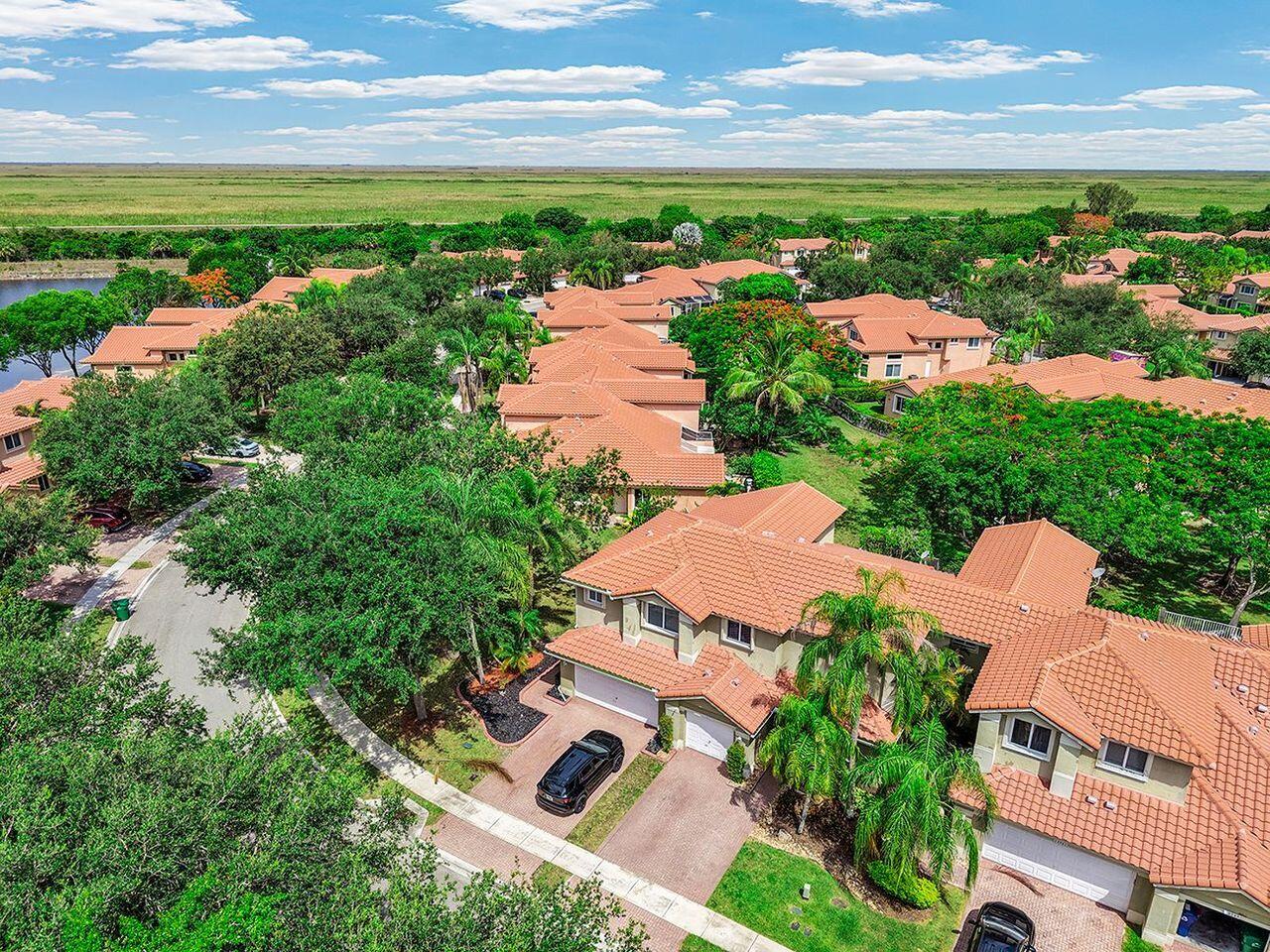 Welcome to Heron Bay, a beautiful and desirable gated community offeri – image 4