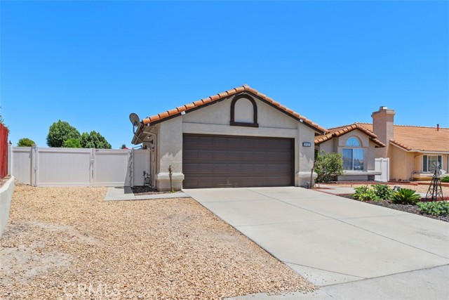 Beautiful move-in ready POOL home in the highly desirable Serenade Com – image 3