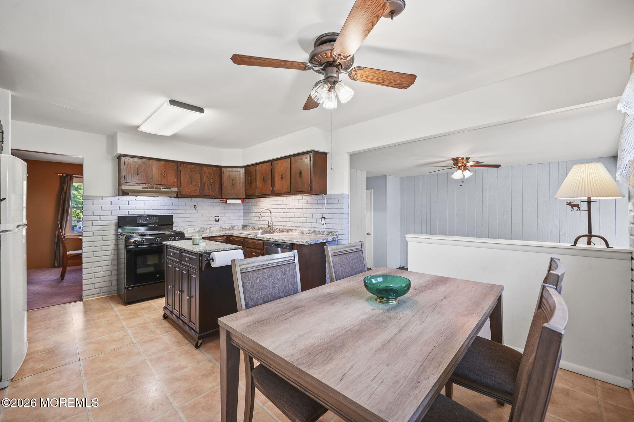 Opportunity awaits,this spacious ranch-style home offers 3 bedrooms, 1 – image 12