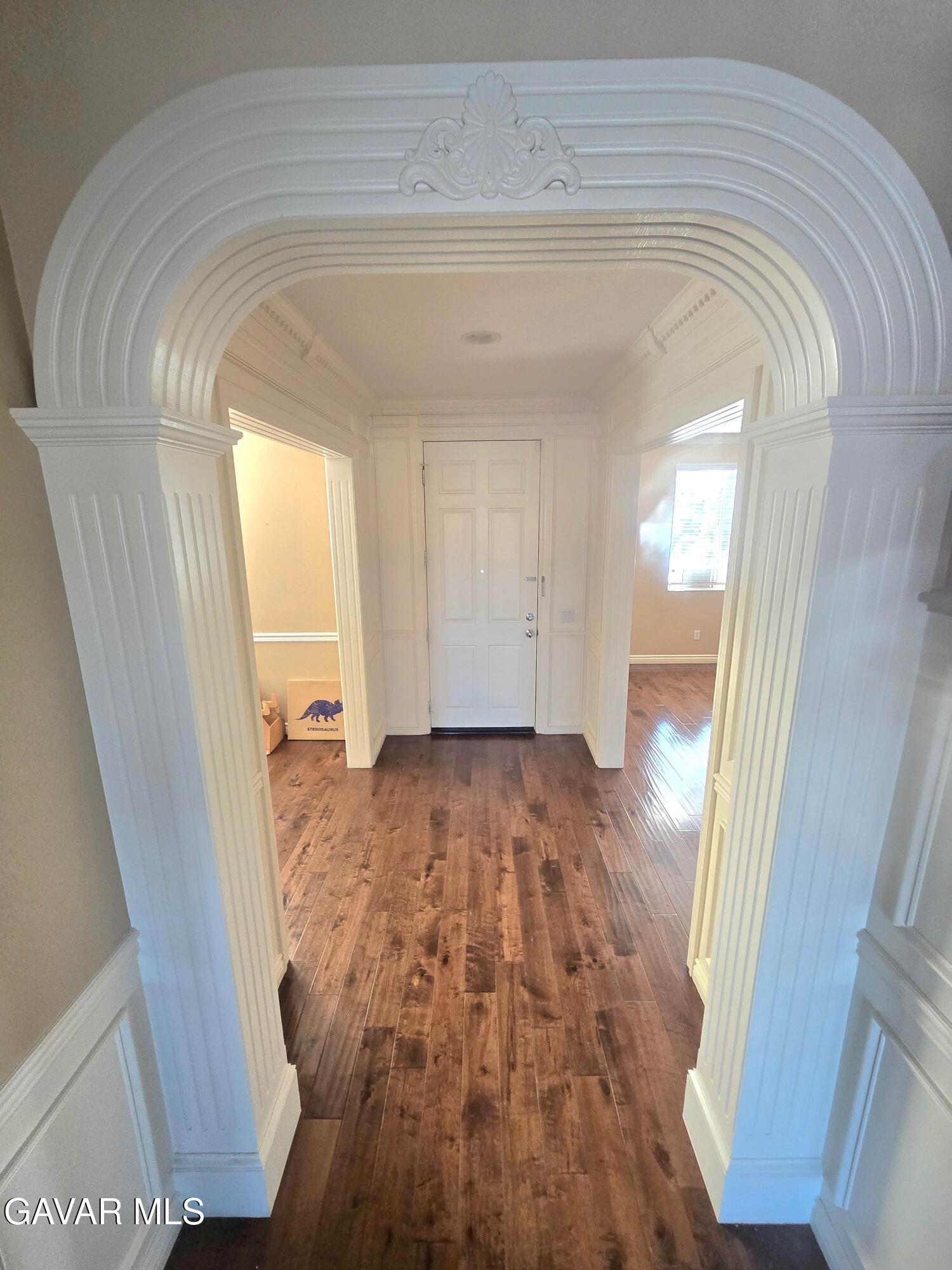 Stunning 5-bedroom, 4-bathroom, 2-story single-family home in the high – image 2
