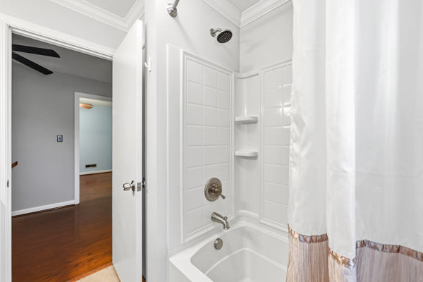 Welcome to this beautiful home that’s gleaming with pride and perfecti – image 45
